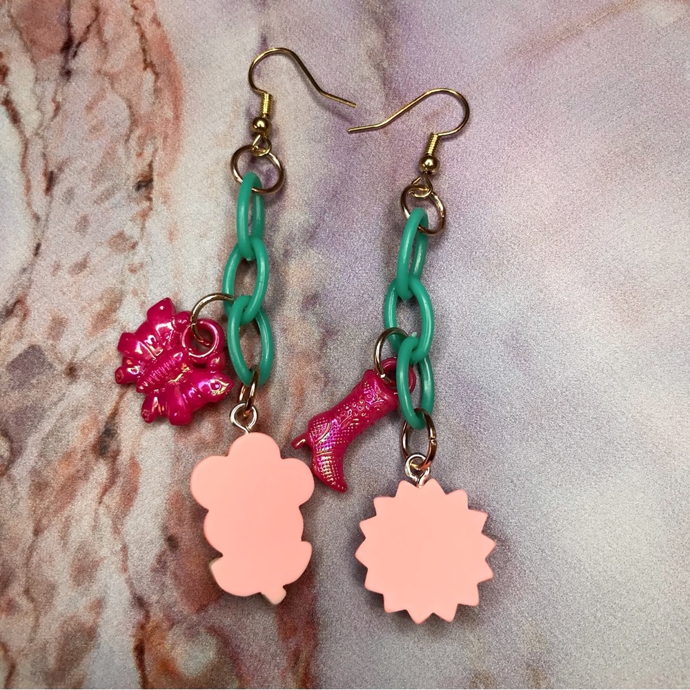 Handmade Western Flower Kawaii Plastic Chain Earrings - Picture 3 of 4